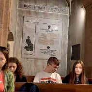 Tablicę poświęconą "Żołnierzom września 1939 roku" w kieleckiej Katedrze. 